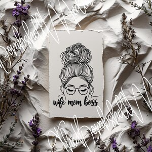 Plantilla editable de tarjeta "Esposa, Mamá, Jefa" para el Día de la Madre, descarga digital imprimible para mamás fuertes, diseño de tarjeta Templett personalizado para ella.