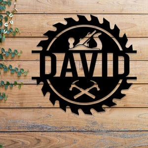Personalisiertes Wood Shop Sawblade Metallschild mit LED-Licht, benutzerdefiniertes Monogrammschild, Baugewerbe Dekor, Geschenk für ihn, Name Metallschild