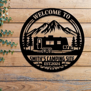 "Personalisiertes Willkommen auf unserem Campsite Metallschild, ""Custom Name Camper"" Schild, Metall Outdoor Camping Schild, RV-Campingplatz Schild, Camper Geschenke."
