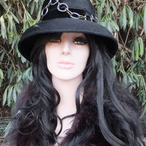 Vintage 1940s/40s Hat, BOHO LOOK, Cloche, Black Felt Cloche Hat, Facon Boutique, Made in Italy