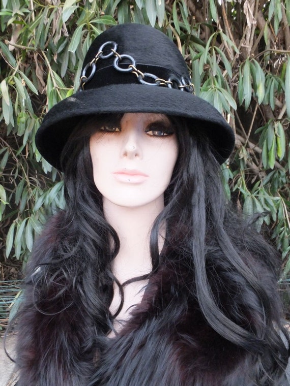 Vintage 1940s/40s Hat, BOHO LOOK, Cloche, Black Felt Cloche  display picture 2