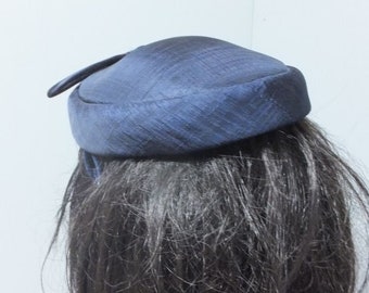 Vintage Navy Blue Pill Box Hat W/feather Detailing, Church  display picture 1