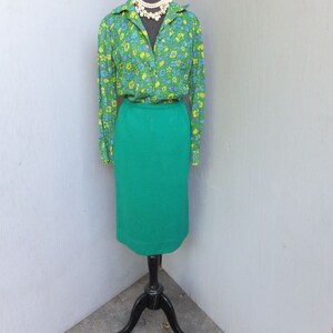 Vintage Skirt, GREEN Wool Pencil Skirt, Career Skirt, Hour Glass, Curve Hugging Skirt, size 12
