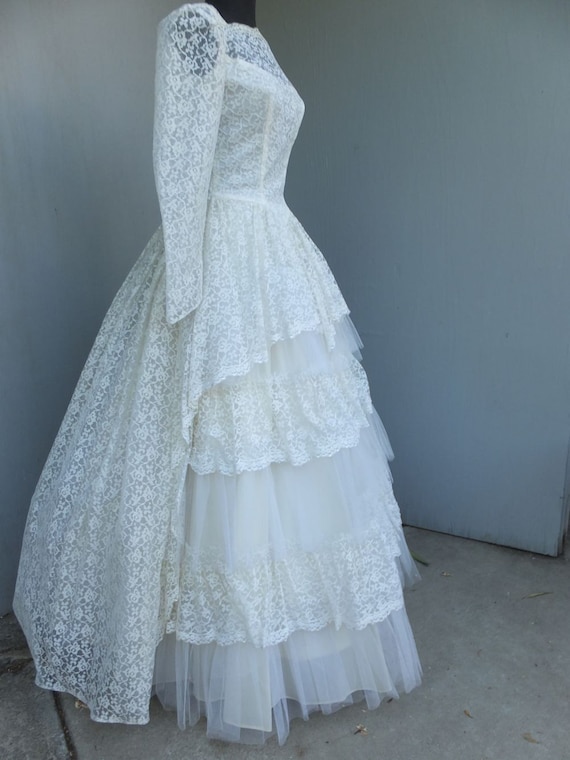 Vintage 1950s/60s Off White Lace Bridal Gown, Prin