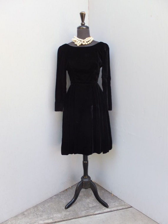 Vintage 1950s Black Velvet Dress, Scoop Neckline,… - image 2