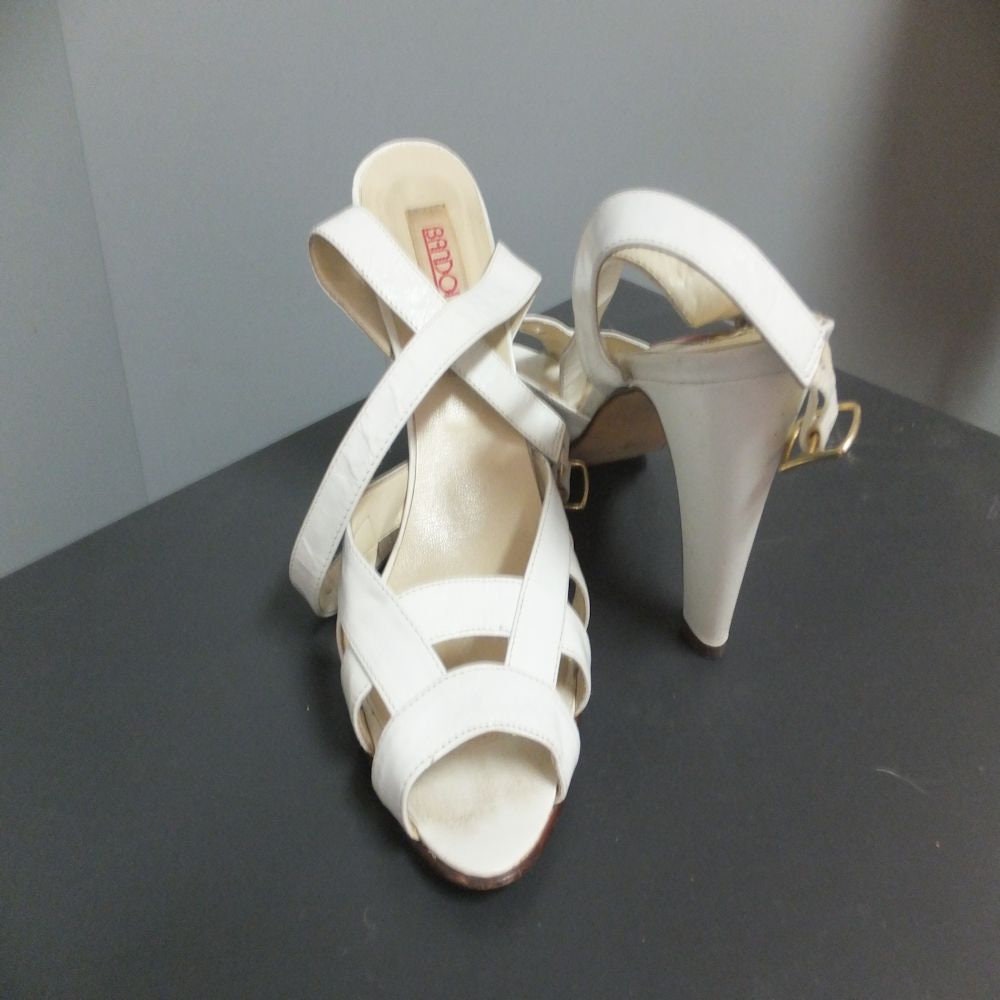 bandolino ankle strap sandals