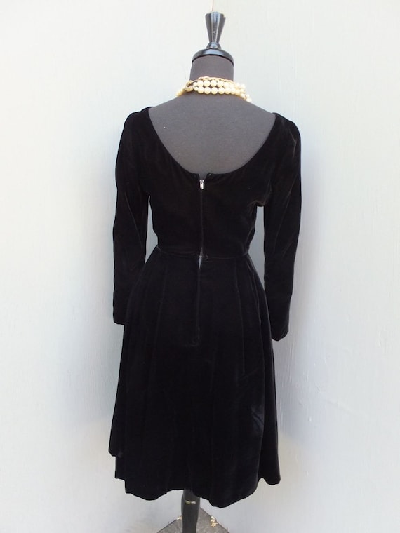 Vintage 1950s Black Velvet Dress, Scoop Neckline,… - image 4