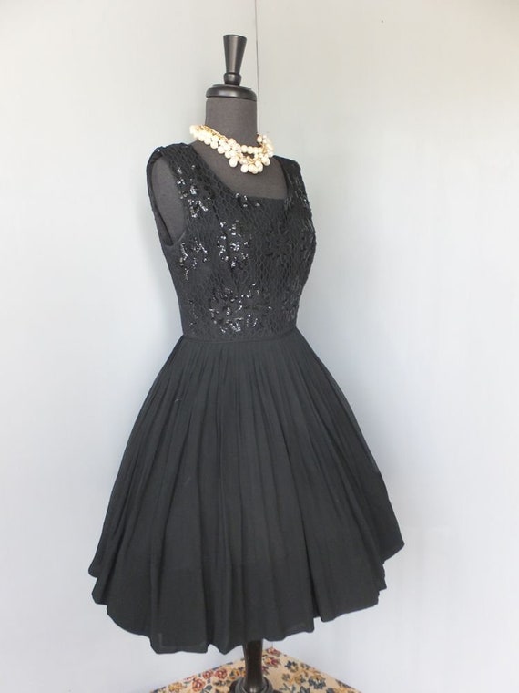 Vintage 1950s Fit and Flare, New Look, Black Circ… - image 3