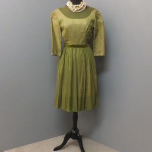 Vintage 1950s Fit and Flare Candy Jr&#39;s New Look Green Chiffon Circle Skirt Metallic Bodice w/Chiffon, Prom, Cocktail Party Dress Small 32