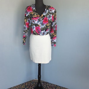Vintage 1970s Skirt, Creamy White or Ivory, Polyester Knit, Ribbed Fabric, Short Pencil Skirt, 24 Waist
