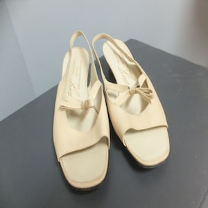 Vintage Unworn Ladies Slingback Beige Sandals Boutique Atelier Leoul size 38-1/2 EU Size, 7.5 US
