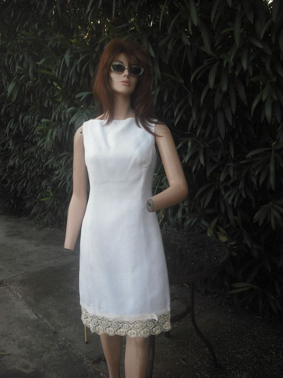 Vintage 1960s Mr. Mort White Shift Dress w/Crochet