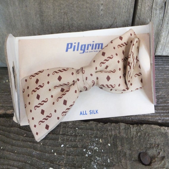 Vintage 1940s/50s Men's Bowtie, by Pilgrim, All S… - image 1