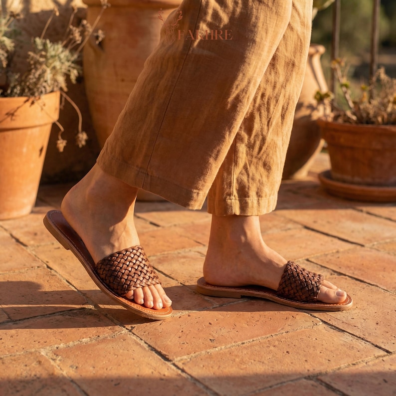 Sandalias de piel tejidas a mano para mujer, pantuflas marroquíes de piel trenzada, sandalias planas minimalistas de verano, piel auténtica artesanal. imagen 2