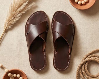 Sandali bassi in pelle marrone scuro marocchino fatti a mano - Sandali bassi con cinturino incrociato per donna, estate minimalista in vera pelle, edizione limitata a colori