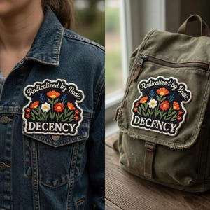 K&ouml;nnte beinhalten: Gestickter Aufn&auml;her mit dem Text "Radicalized by Basic Decency" &uuml;ber einem Blumendesign aus roten, orangefarbenen, wei&szlig;en und blauen Blumen auf schwarzem Hintergrund. Der Aufn&auml;her wird auf einer Jeansjacke und einem gr&uuml;nen Rucksack gezeigt.