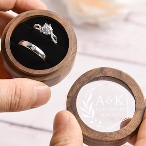 Personalisierte Ringbox aus Holz mit Gravur, Doppelschlitze, Vorschlag Verlobungsring Box, runder Acryldeckel Ehering Träger Box, Geschenk für Sie