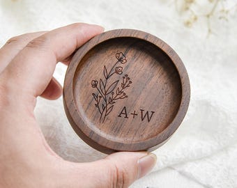 Custom Round Wood Ring Dish, Engagement Ring Holder, Personalized Wedding Ring Dish, Wedding Gift, 5th Anniversary Gifts, Gifts for Newlywed