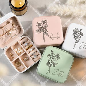 Geboortebloem sieraden reisetui, bruiloft bruidsmeisje cadeau voor haar, gepersonaliseerde sieradendoos, op maat gegraveerde lederen sieradenetui