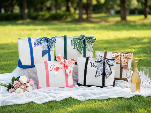 Embroidered Personalized Tote Bag,Monogram Canvas Tote Bag,Gift for Her,Gift for Mom,Bridesmaid Gift,Bride Gift,Travel Bag,Teacher Gifts