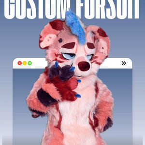 Op de afbeelding: Een op maat gemaakt fursuit in roze, rode en blauwe tinten, met een hondachtig ontwerp. De tekst "CUSTOM FURSUIT" staat bovenaan. De onderkant van de afbeelding bevat de tekst "Kemono/Toony/Realistic/Kigurumi/Mixed".
