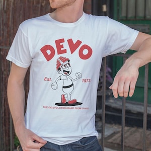 Vintage devo-shirt – graphic tour 1973, retro rockband merchandise, muziekcadeau jaren 70