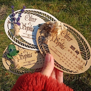 Speichern Sie die Datumskarte-Blumen aus Holz Speichern Sie das Datum-Vintage-Stil aus Holz Hochzeitskarte-Rustikale Holzeinladung-Magnete-Kalendermagnet