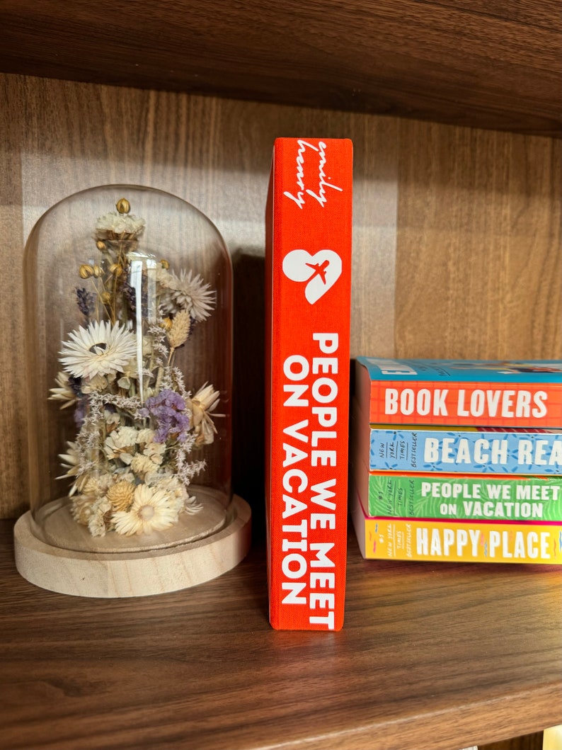 Mesmerizing What Emily Henry, Author Of 'people We Meet On Vacation,' Brings On Vacation Moment Illustration Mesmerizing What Emily Henry, Author Of 'people We Meet On Vacation,' Brings On Vacation Moment Illustration