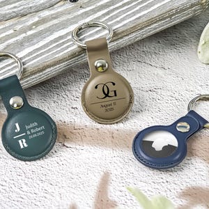 Funda de cuero personalizada para AirTag, llavero personalizado para Apple AirTag, funda para AirTag con nombre de pareja, funda de cuero a juego para AirTag.
