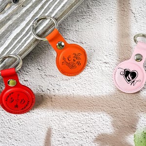 Custom Leather Couple AirTag Holder, AirTag Keychain with Name & Date, Leather AirTag Protective Cover, Matching AirTag Keychain for Couple