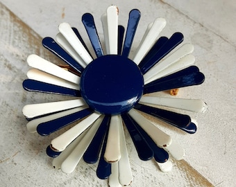 Vintage Blue And White Enamel Brooch - Blooming Daisy Pin