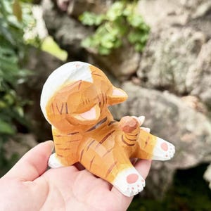 Handmade Orange Cat Wooden Figurine Cat Statue, Cute Kitty Desktop Pets Bookshelf Decor, Handcrafted Wooden Animal Figurines for Pet Owners