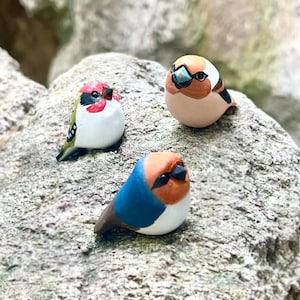 Adorable Wooden Bird Home Decor Wood Pet Figures, Hand-Carved Wooden Bird Figurine Bird Statue, Wooden Bird Ornament Figurine for Bird Lover