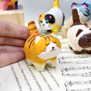 Hand-Carved Wooden Cat Figurine Cat Statue Gift, 7 Styles Wooden Cat Decor Ornament, Colorful Mini Wood Animal Figurine Valentine&#39;s Day Gift