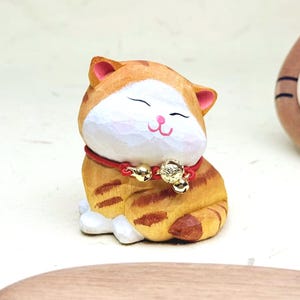 Wooden Kitty Figurine Cat Statue Gifts, Handmade Orange Cat Desktop Pets Bookshelf Decor, Handcrafted Wooden Animal Figurines for Pet Owners