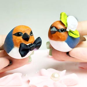 Mini Wooden Bird Wedding Cake Decor Figures, Adorable Wood Bird Figurine Wedding Gifts, Handcarved Wood Lovebird Cake Topper Gift for Couple