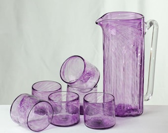 Juego de vaso Chico y jarra Jarra · soplado a boca · colores surtidos · vidrio reciclado · hecho a mano