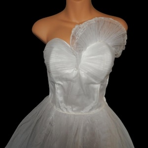 Vintage 50s strapless petal bust wedding dress