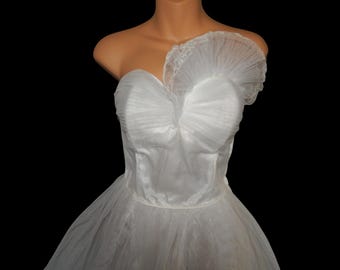 Vintage 50s strapless petal bust wedding dress