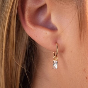 Titan kleine CZ Huggie Ohrringe • Drop Creolen • Turm Piercing • Helix Hoop • Clicker Ring • Conch Piercing • Geschenk für Sie
