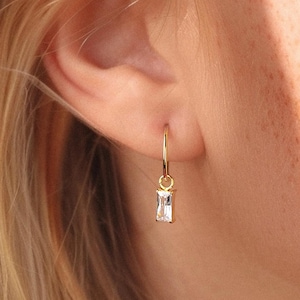 Boucles d'oreilles Huggie minuscules CZ en titane • Créoles pendantes • Piercing tour • Créole hélicoïdale • Anneau clicker • Piercing conque • Cadeau pour elle