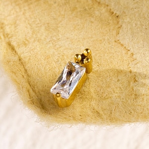 Petit labret rectangulaire en titane 18/16 g • Boucle d'oreille filetée à l'arrière • Clou tragus • Clou hélicoïdal • Clou pour cartilage • Clou pour piercing au nez