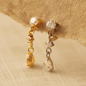Petit labret en titane à chaîne pendant 18/16 g • Boucle d'oreille filetée à l'arrière • Clou tragus • Clou hélicoïdal • Clou CZ • Clou pour cartilage • Piercing nez
