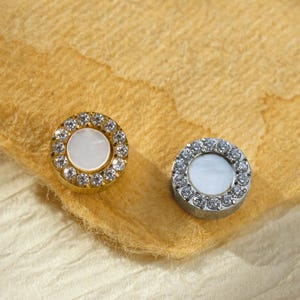 18/16G Tiny Flat Circle Titanium Labret • Threaded Flat Back Earring • Tragus Stud • Helix Stud • Cartilage Stud • Nose Piercing Stud