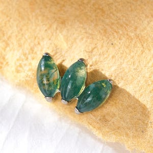 18/16G Tiny Moss Agate Titanium Screw  Labret • Threaded Earring • Tragus Stud • Helix Stud • Cartilage Stud • Nose Piercing