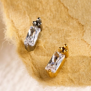 Petit labret rectangulaire en titane 18/16 g • Boucle d'oreille filetée à l'arrière • Clou tragus • Clou hélicoïdal • Clou pour cartilage • Clou pour piercing au nez