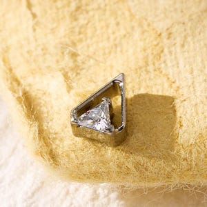 18/16G Tiny Triangles Titanium Labret • Threaded Flat Back Earring • Tragus Stud • Helix Stu • Cartilage Stud • Nose Piercing Stud