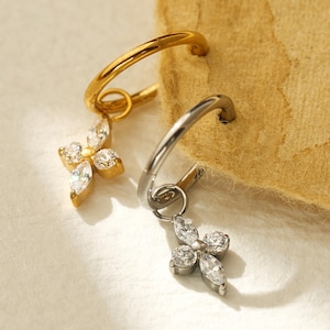 Titan kleine Blume baumeln Huggie Ohrringe • Drop Creolen • Turm Piercing • Helix Creolen • Clicker Ring • Muschel Piercing • Geschenk für Sie