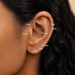 Puce en titane avec zircon cubique (CZ) 20G/18G/16G, 1,5 mm à 4 mm • Sans filetage/à poussoir • Fermoir plat • Puce pour tragus • Puce pour hélix • Puce pour cartilage • Puce pour nez