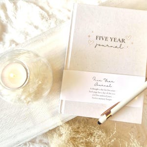 Journal de luxe de cinq ans à mémoire de forme : 365 jours de réflexion - Relié A5 | Agenda | Prendre soin de soi | Bien-être | Cadeau esthétique pour elle, ligne par jour